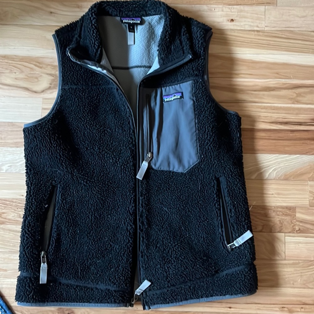 Black Patagonia classic Retro-X fleece vest